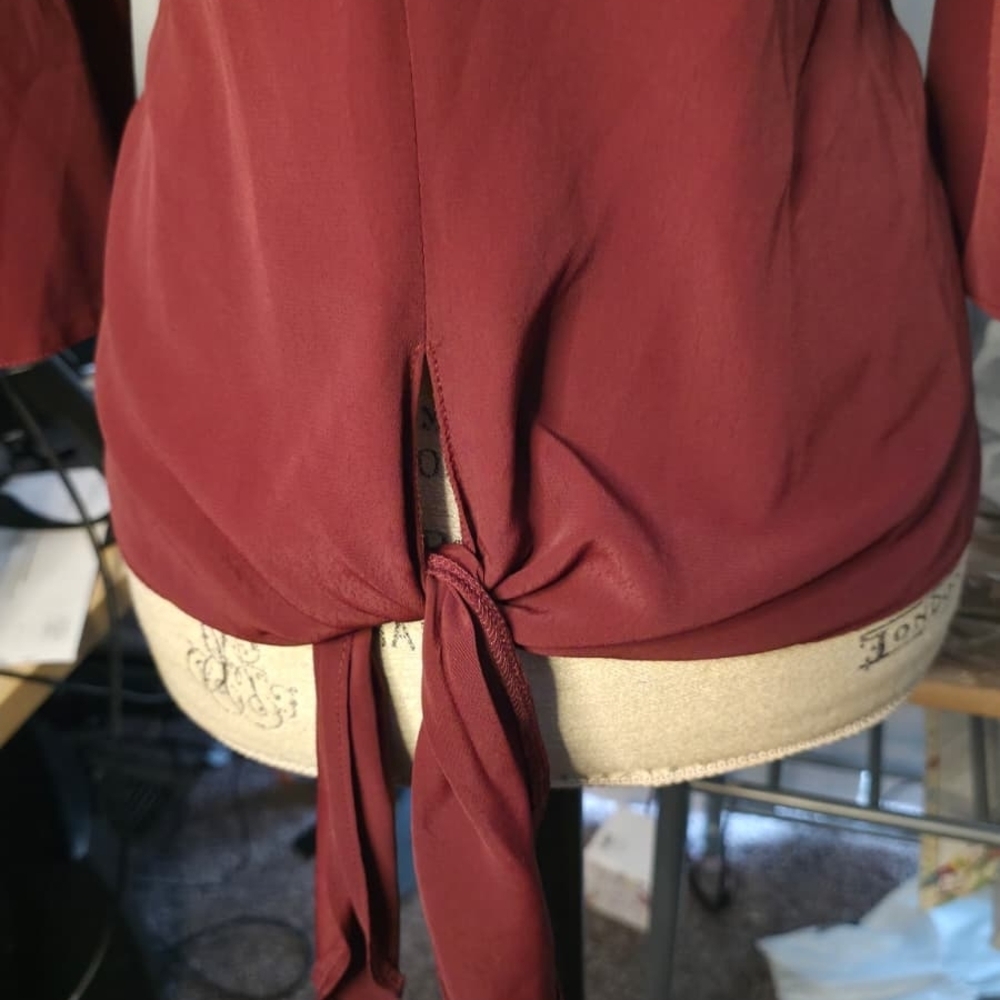 Knot-Front Keyhole Blouse in Burgundy - Picture 3 of 8